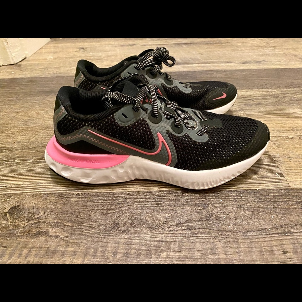 Nike Renew Run Women shoe